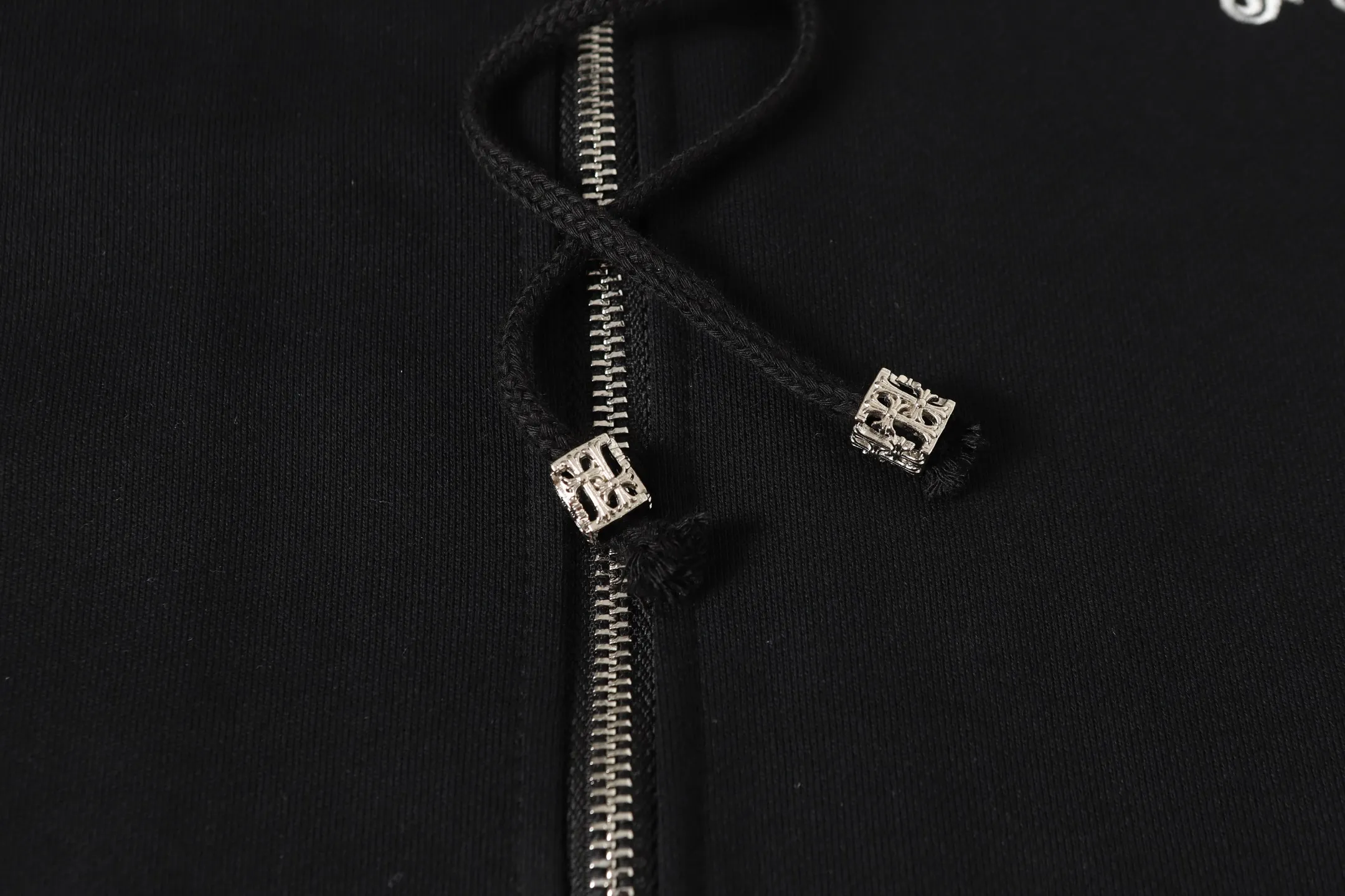 P300 #K26 Heavy Industry Style - Chrome Hearts Colorful Cross ✝️ Inlay embroidered Sanskrit printed zipper sweatshirt cardigan jacket - High weight, high density and high quality. The wool is soft, delicate and skin-friendly. It feels soft and silky. It has excellent warmth and skin-friendly properties. - Custom-woven and dyed, no color difference. No matter the fabric or workmanship details, it beats the ordinary version on the market. - Hardware zipper accessories are all customized, full of details - Color: black white -Size: S M L XL